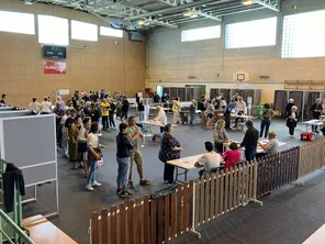 Beaucoup de monde ce dimanche dans ce bureau de vote de Clermont-Ferrand.