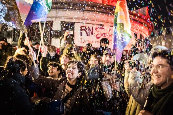 Scène de liesse place de la République à Paris après le décès de Jean-Marie Le Pen, le 7 janvier 2025