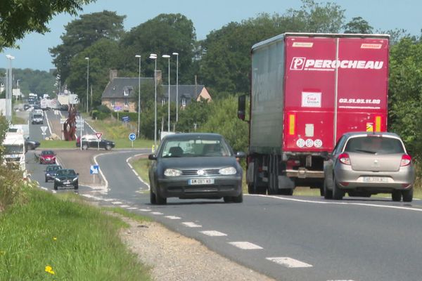 L'axe Avranches-Granville est très fréquenté. 15 000 véhicules par jour hors saison.