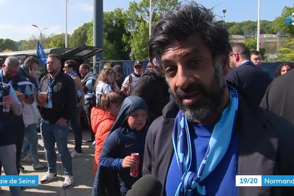 Vikash Dhorasoo a débuté le football à Caucriauville, dans le club de son quartier,  avant d’intégrer le HAC à l’âge de 10 ans.