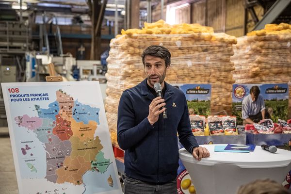 À moins de 100 jours des JO de Paris 2024, Tony Estanguet, président du comité d'organisation, a présenté d'où viendront 108 produits.