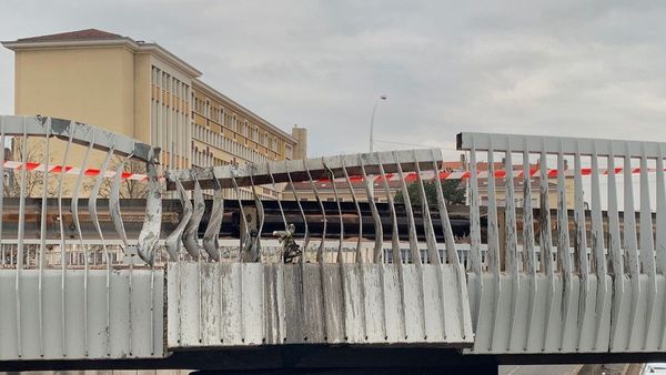 Accident Dans Le Quartier Perrache A Lyon Une Voiture Fait Une Chute De 8 Metres