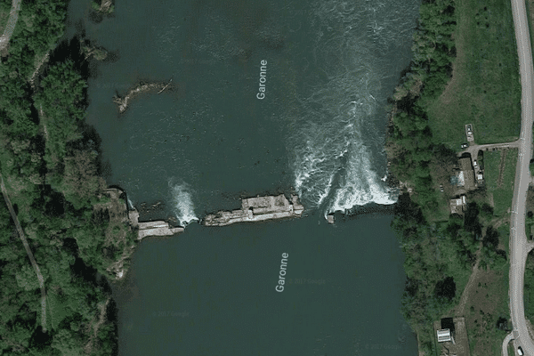 Le barrage de Beauregard, sur la Garonne, à Boé. 