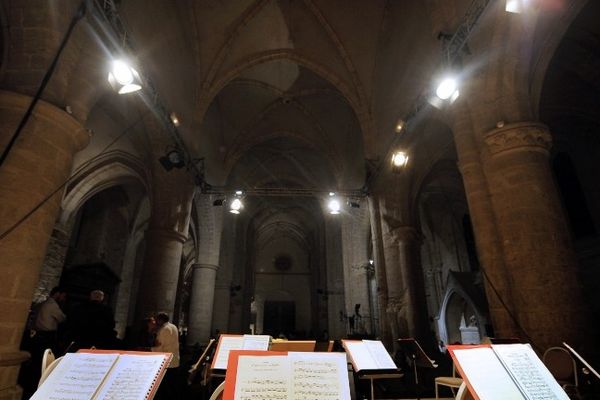 "L'ABBATIALE D'AMBRONAY, SITE MAGIQUE POUR FESTIVAL DE MUSIQUES ANCIENNES" (septembre 2009)