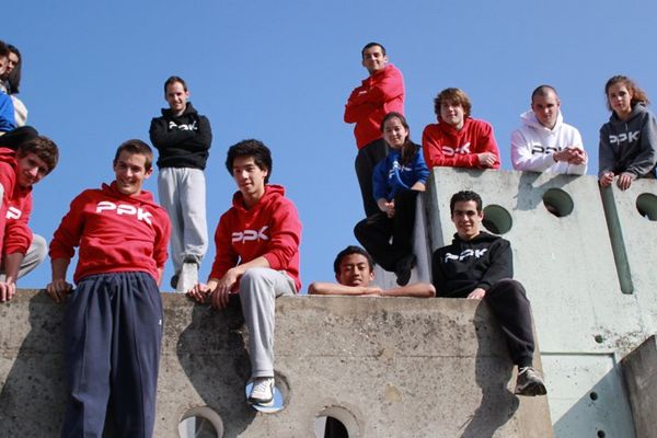 Quelques-uns des adhérents de l'association Poitiers Parkour