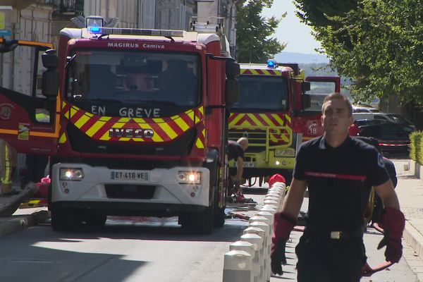 Les pompiers lors de leur intervention en mairie d'Angoulême le 23 août dernier