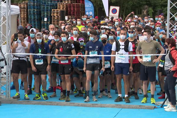 Le départ du 21 km au Trail des Forts de Besançon le 29 août 2021