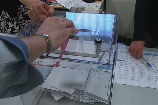 Un détenu vote au centre pénitentiaire de Vivonne dans la Vienne