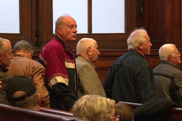 Pour faire reconnaître leur préjudice d'anxiété, les anciens verriers de Givors se sont rendus au tribunal à Lyon ce jeudi 26 octobre.