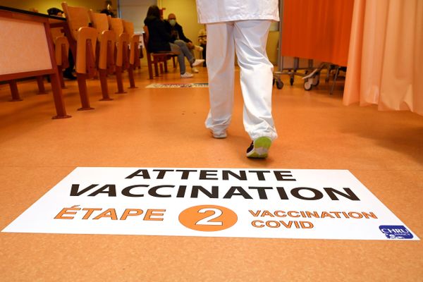 27 000 doses du vaccin Pfizer vont être administrées dans 90 centres répartis dans les cinq départements des Hauts-de-France ce week-end.