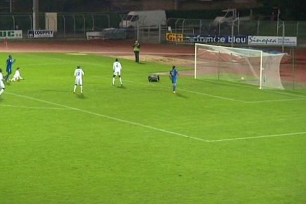 Brest mène 2 à 0 juste après la pause avec le doublé d'Ayité.