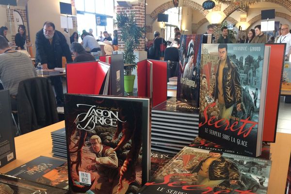 Des bandes dessinées en tout genre sont proposées au public pendant le festival de BD à Moulins depuis samedi 10 mars 