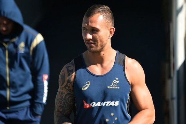 L'ouvreur remplaçant des Wallabies aurait eu un problème d'avion, selon une source, au RCT.
