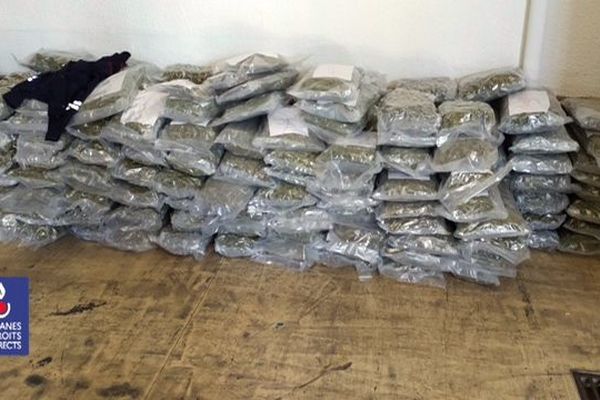 Le Boulou (Pyrénées-Orientales) - 183kg d'herbe de cannabis saisis sur l'A9 par les Douanes - 23 février 2022.