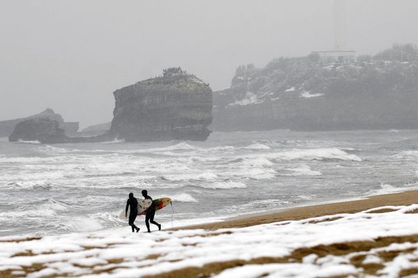 ARCHIVES : la plage de Biarritz sous la neige, le 10 mars 2010. 
