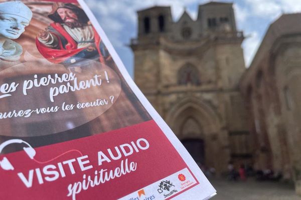 Depuis le samedi 25 septembre 2021, on peut visiter la prieurale de Souvigny avec un smartphone pour une déambulation à visée spirituelle