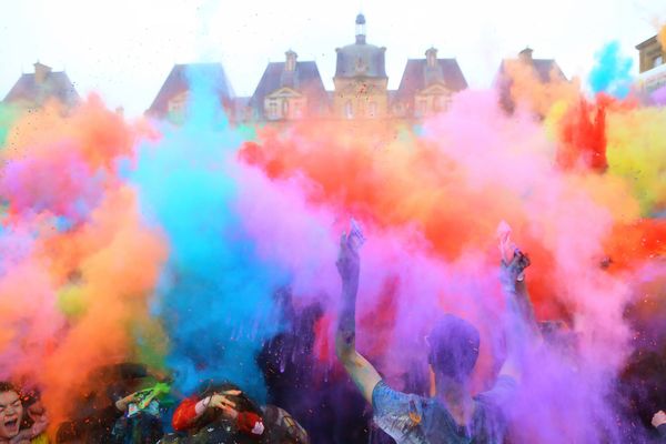 Point d'orgue du Printemps étudiant, la Gacolor, avec ses effusions de poudre colorée, n'a plus eu lieu sur la place Ducale depuis 2019.