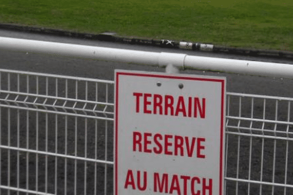 Un stade où les consignes ne furent pas vraiment respectées