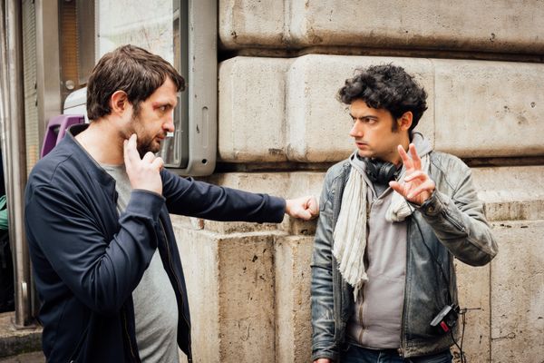 L'acteur Karim Leklou à gauche, avec Clément Cogitore, le réalisateur de "La Goutte d'Or".