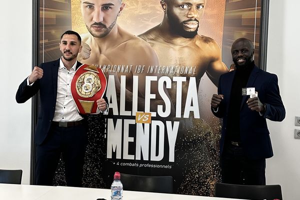 Les deux boxeurs français Bastien Ballesta et Yvan Mendy s'affronteront jeudi 11 mai 2023 à l'occasion de la demi-finale mondiale de boxe du Championnat IBF International