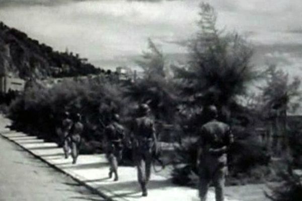 Les soldats américains se dirigent vers Menton en 1944?