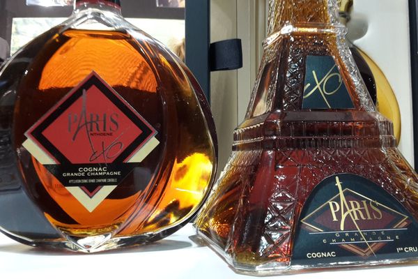 Un flacon de Cognac en forme de Tour Eiffel ? Du marketing.