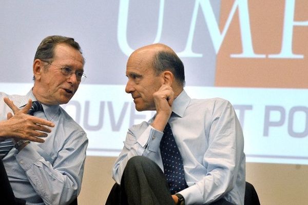 Alain Juppe et Dominique Baudis, tête de liste UMP-Majorité présidentielle pour le Sud-Ouest participaient, le 16 mars 2009 à Bordeaux, à un débat en présence de l'ensemble des parlementaires et responsables des fédérations UMP du Sud-Ouest. 