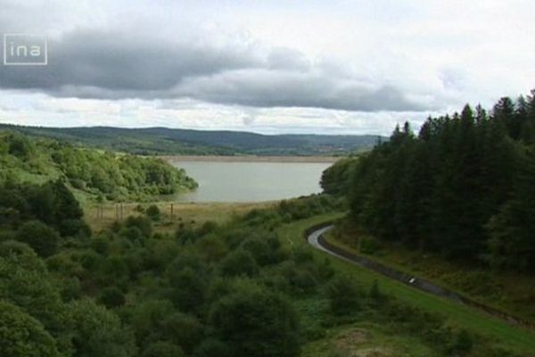 Loire - Le site minier (Uranium) de St-Priest la Prugne dort sous un lac artificiel depuis plus de trente ans ....