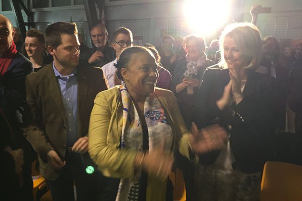 Christiane Taubira acclamée à Amiens, aux côtés de Barbara Pompili (à droite).