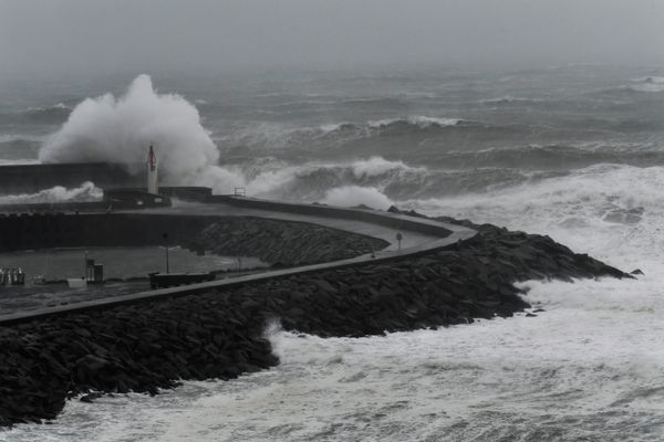 Une alerte orange pour risques de vagues-submersion a été émise par Météo France pour le week-end des 10 et 11 février.