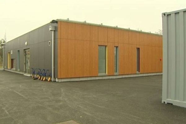 L'école maternelle de Chauray (79) a été construite à partir de containers maritimes.