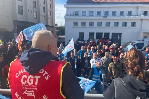 Les agents de la sûreté ferroviaire se mobilise pour alerter sur la réduction de leurs effectifs à l'approche de l'organisation des Jeux olympiques à Marseille.