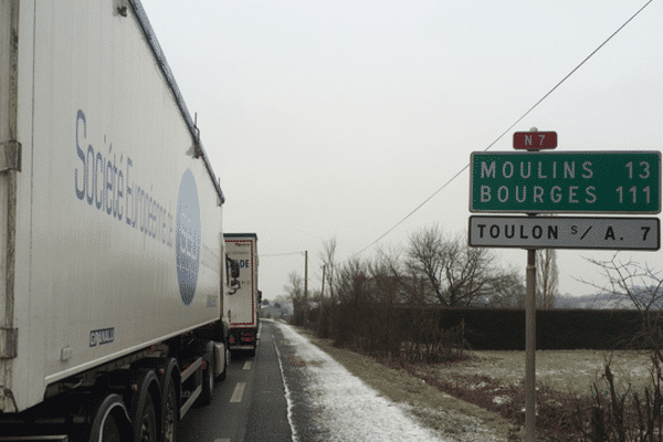 Chaussées glissantes dans l'Allier : Camions à l'arrêt mercredi 25 janvier dans le secteur de Montbeugny