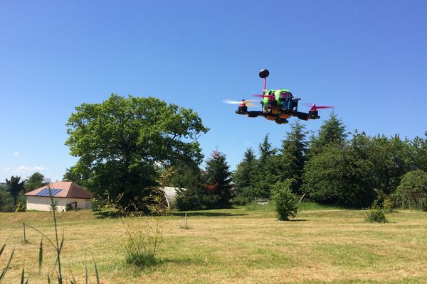 Ces petits drones sont de vraies bêtes de course