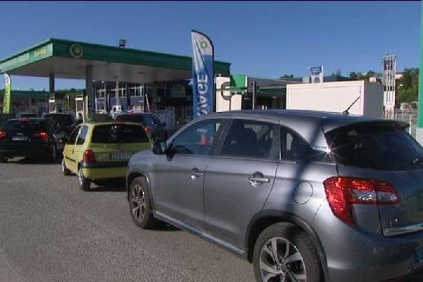 Une station-service à Antibes prise d'assaut.