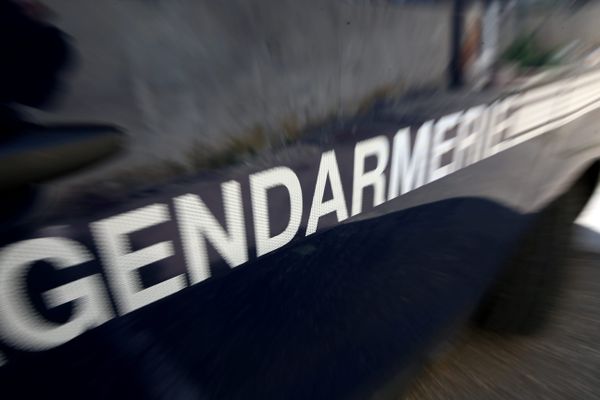 Une cinquantaine de gendarmes ont été mobilisés, dans la nuit du 19 au 20 avril 2024 à Cluses (Haute-Savoie), après qu'un couple a été visé par un tir de fusil de chasse. (Illustration)