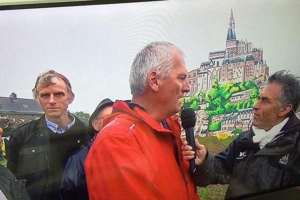 Gérard Holtz en direct de Montpinchon lors de la deuxième étape du tour de France 2016