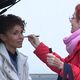 Retouche maquillage pour la comédienne Sonia Rolland, sur le tournage de "Meurtres à Douai" en octobre 2024.