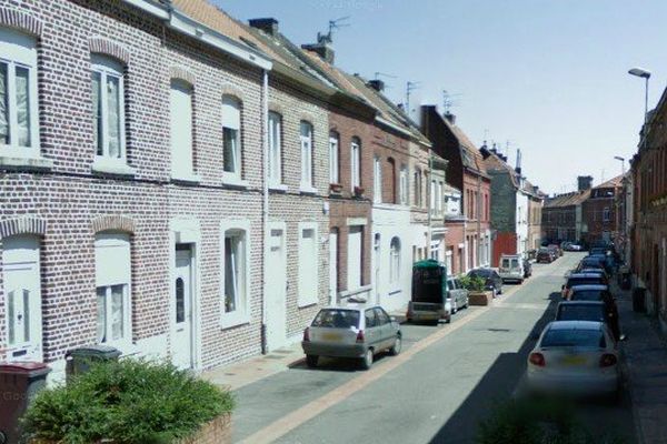 L'incendie s'est déclaré dans une maison de la rue Derégnaucourt à Tourcoing. 
