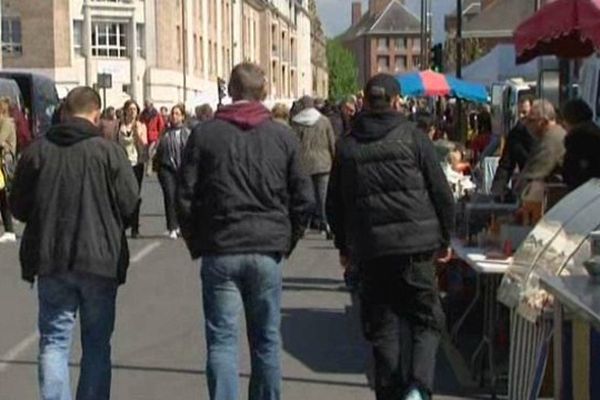 Amiens : la brigade anti-criminalité en action dans les allées de la réderie. 