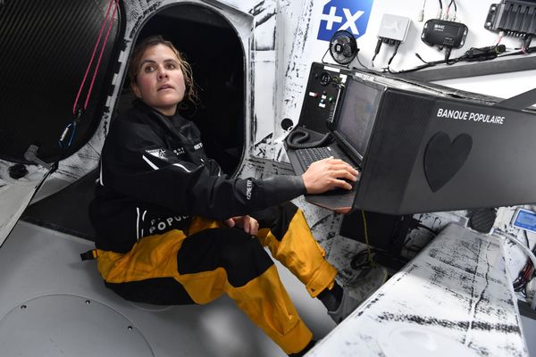 Clarisse Cremer va franchir la ligne d'arrivée du Vendée Globe 2020-2021 aux Sables d' Olonne. Suivez le direct  