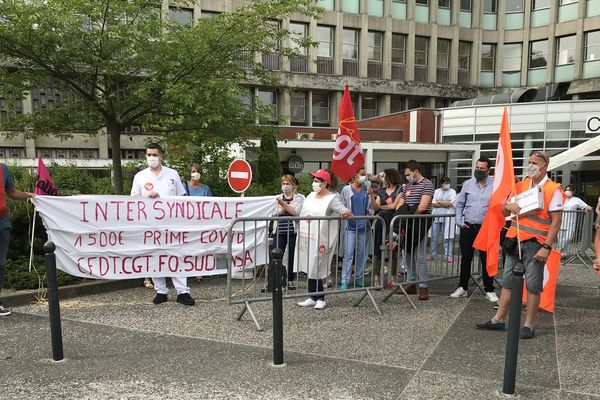 Des agents de l'hôpital de Lisieux réclament une prime identique pour tous les établissements hospitaliers