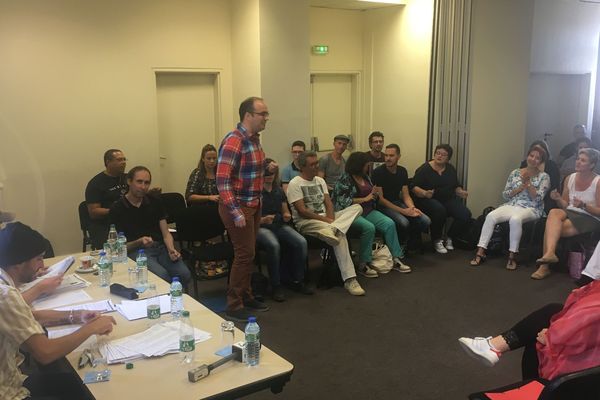 L’émission de Nagui « N’oubliez pas les paroles » était à la recherche de candidats, mercredi 26 septembre, à Clermont-Ferrand. Dans un hôtel de la ville, 68 personnes ont poussé la chansonnette pour pouvoir participer au programme tv de France 2.