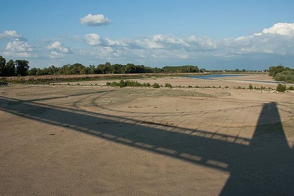 La Loire perdue dans les sables à Montjean