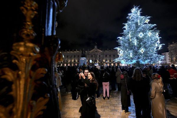 Il y avait foule pour la traditionnelle illumination du sapin de noël place Stanislas.