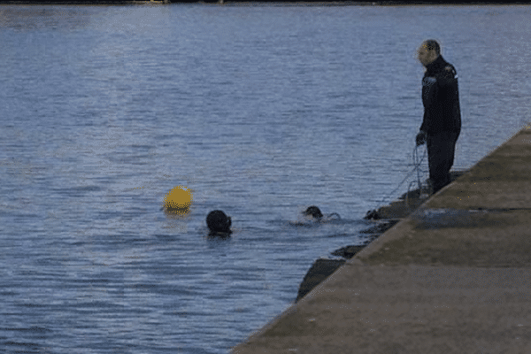 Ce lundi, les recherches menées par la brigade nautique de Ouistreham dans le port de Caen n'ont rien donné