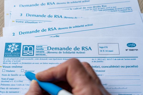 Le département du Nord, menace de suspendre le versement du RSA à la CAF, en réaction au budget voté par le gouvernement Barnier.