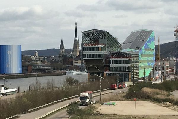 Le chantier du 108   à Rouen le 17 mars 2017 (photo : Richard PLUMET / France 3 Normandie). C'est le futur siège de la Métropole Rouen Normandie, imaginé et conçu par l"architecte Jacques FERRIER