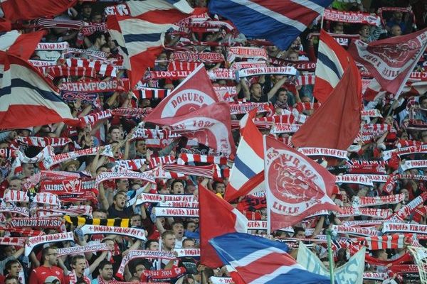 Les Dogues Virage Est au Stade Pierre Mauroy.