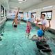 Le fond de la piscine est amovible pour s'adapter au niveau des enfants.